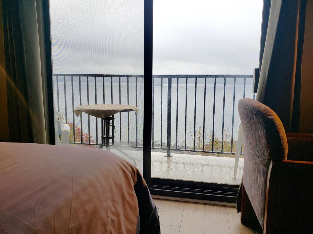 Oceanfront Room with Private Balcony 2 Double Main Floor - Photo 12